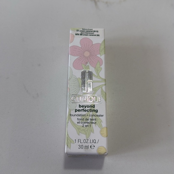 New Clinique Beyond Perfecting Foundation + Concealer - Picture 3 of 5